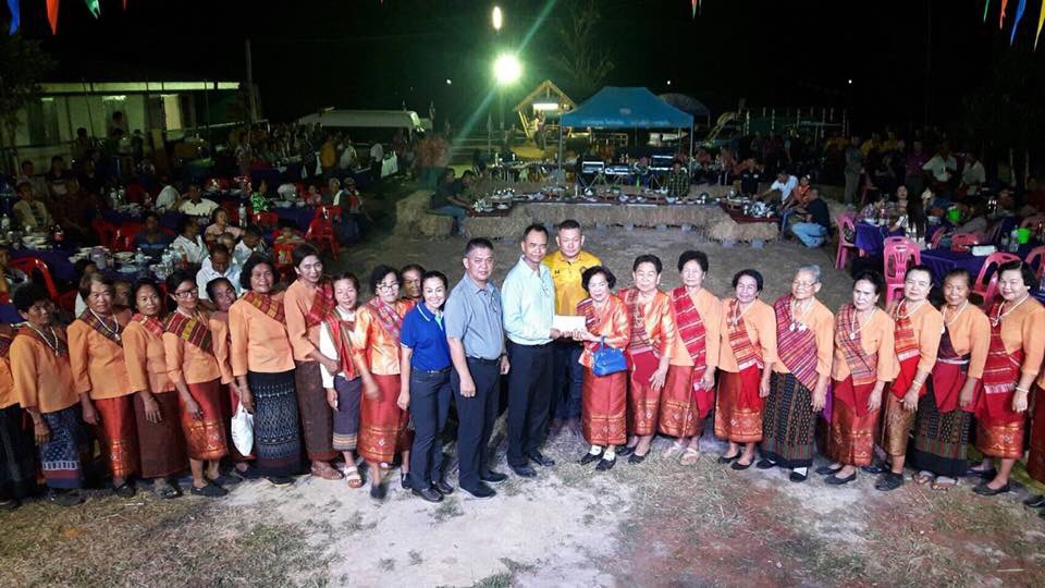 PoliceRegion3's tweet photo. พล.ต.ต.บุญจันทร์  นวลสาย รองผู้บัญชาการตำรวจภูธรภาค๓ ตรวจเยี่ยมชุดปฏิบัติการปักกลด ตามโครงการประชารัฐร่วมใจ ต้านภัยยาเสพติด ภ.๓ (ปักกลด) และร่วมรับประทานอาหารเย็นกับชาวบ้านในกิจกรรมพาแลงปักกลด ณ บ้านแก้วมงคล ต.นาหว้า อ.ปทุมราชวงศา จว.อำนาจเจริญ ซึ่งเป็นหมู่บ้านเป้าหมายต���มโครงการฯ https://t.co/BWAUwohCDx