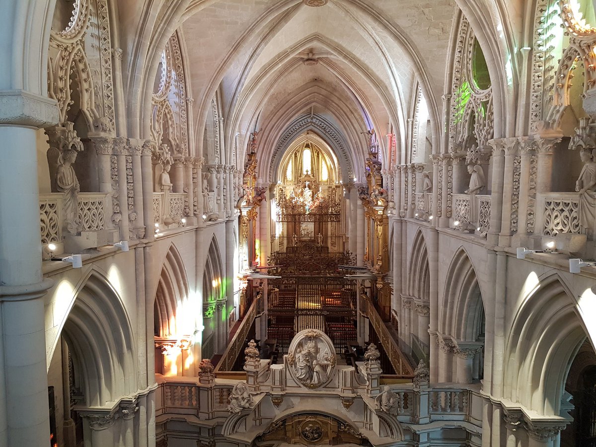 Vipavi_'s tweet photo. Luces y colores inundan la catedral de Cuenca. Nos ha #cuenquistado!! @CatedralCu @cuenqueando #CuenqueandoCYLTB #cuenqueando @CastillaYLeonTB https://t.co/NzGEfNLooQ