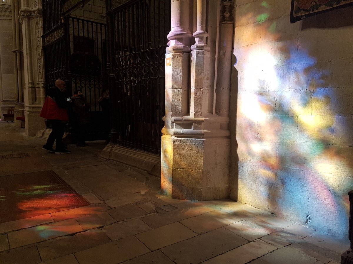 Vipavi_'s tweet photo. Luces y colores inundan la catedral de Cuenca. Nos ha #cuenquistado!! @CatedralCu @cuenqueando #CuenqueandoCYLTB #cuenqueando @CastillaYLeonTB https://t.co/NzGEfNLooQ
