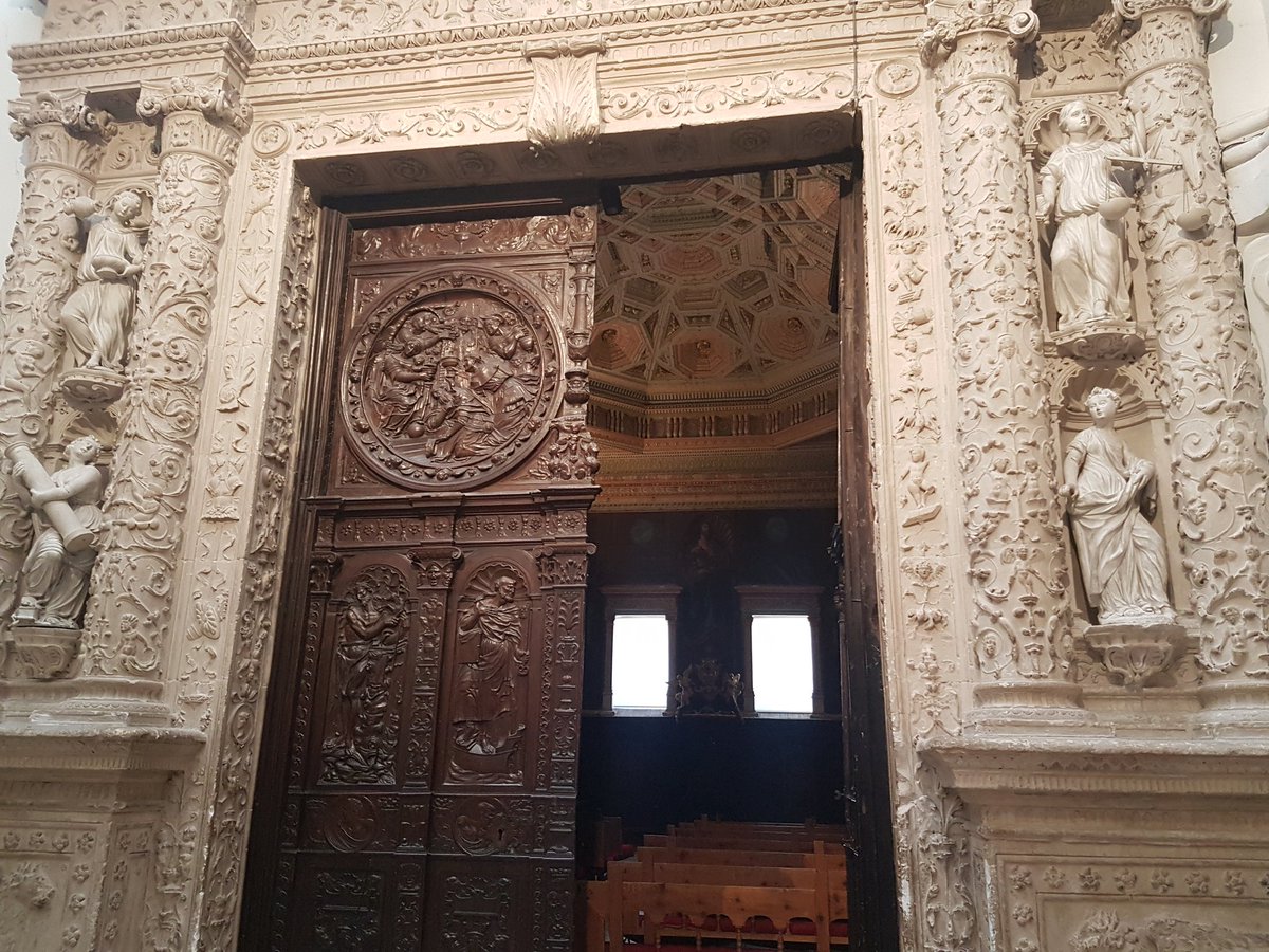 Vipavi_'s tweet photo. Luces y colores inundan la catedral de Cuenca. Nos ha #cuenquistado!! @CatedralCu @cuenqueando #CuenqueandoCYLTB #cuenqueando @CastillaYLeonTB https://t.co/NzGEfNLooQ