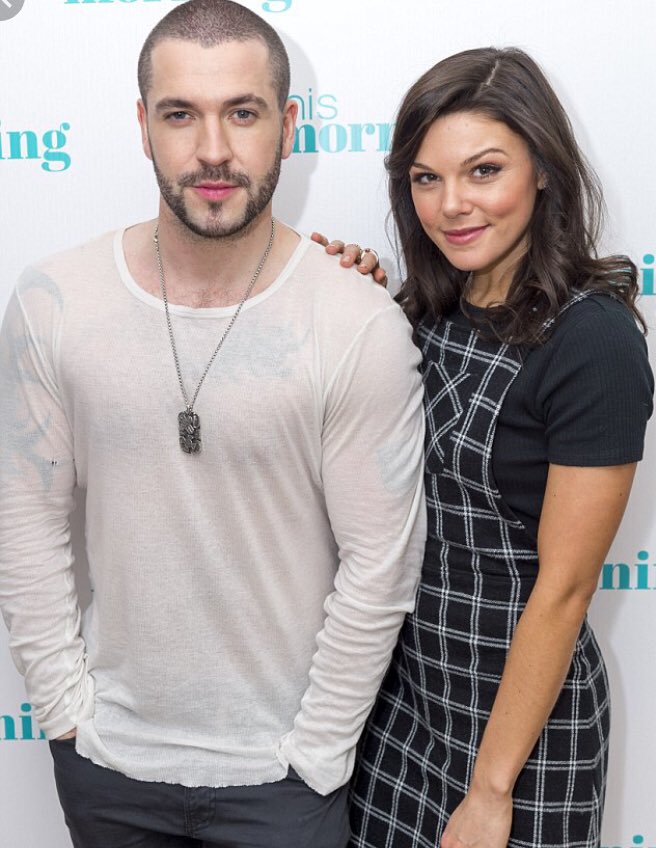 Saraha1301's tweet photo. Can’t beat iconic/Fit siblings in soap will certainly miss this 😢#connorfamily #Corrie #kate #carla #aidan ❤️🔥 https://t.co/hHQf1I7QKp