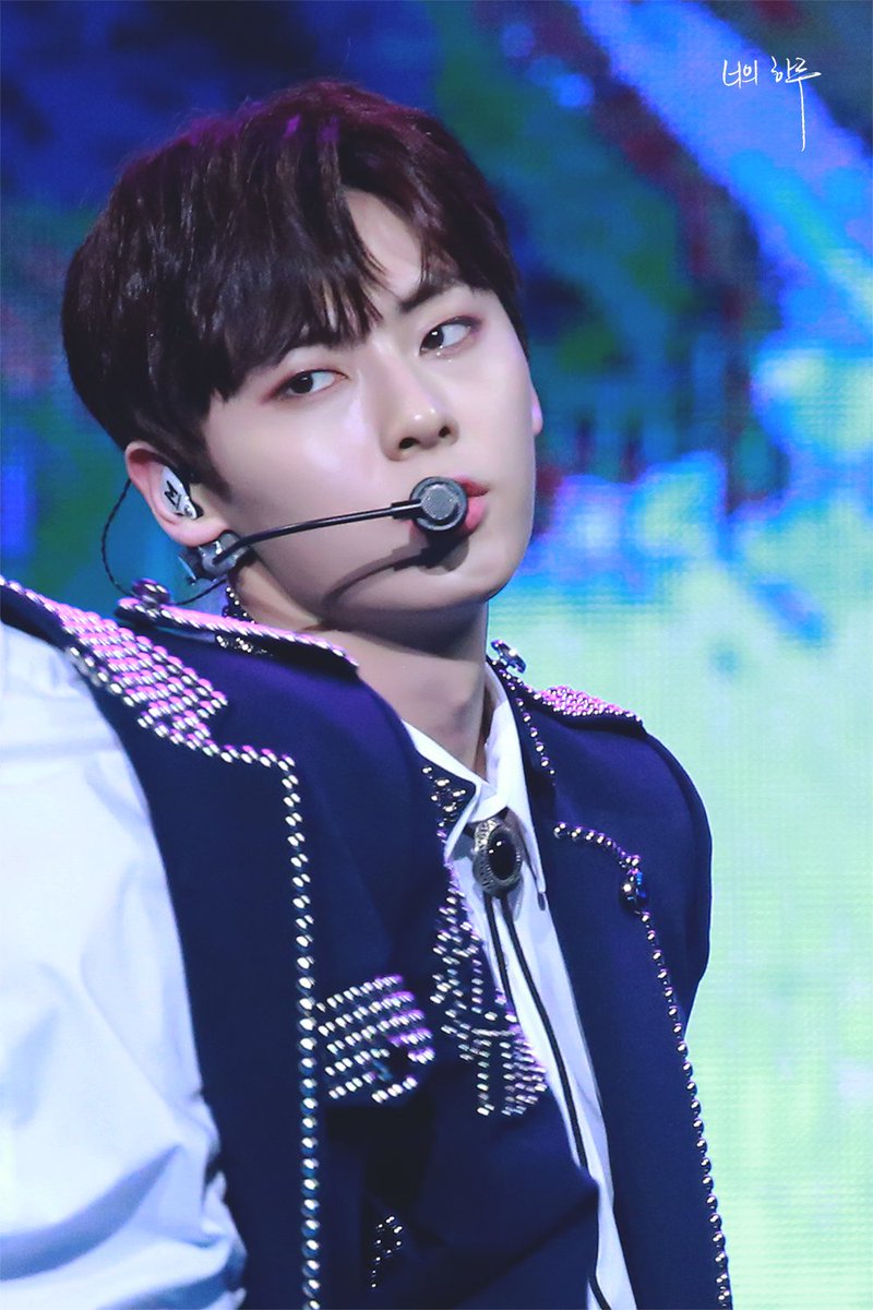yourday0809's tweet photo. 180214 가온뮤직 #워너원 #황민현 #민현 #MINHYUN https://t.co/oVdBzBalOc