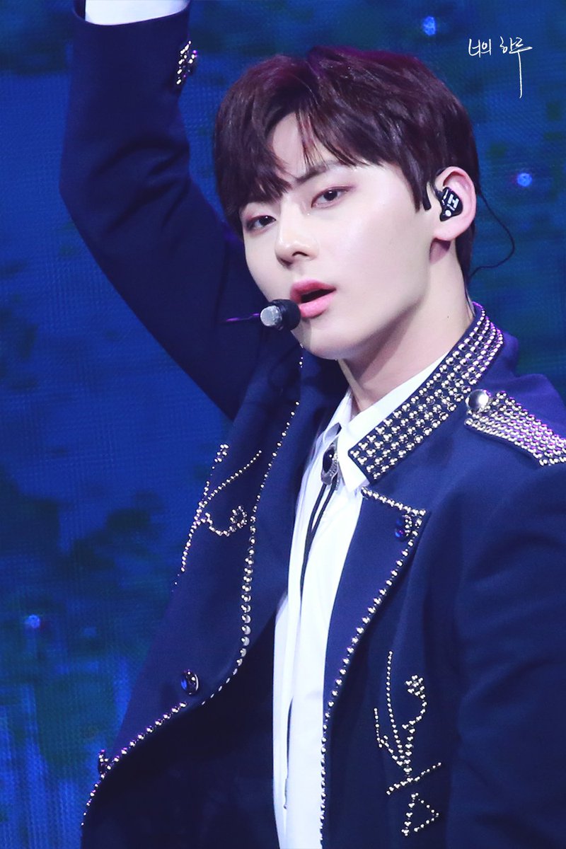 yourday0809's tweet photo. 180214 가온뮤직 #워너원 #황민현 #민현 #MINHYUN https://t.co/oVdBzBalOc