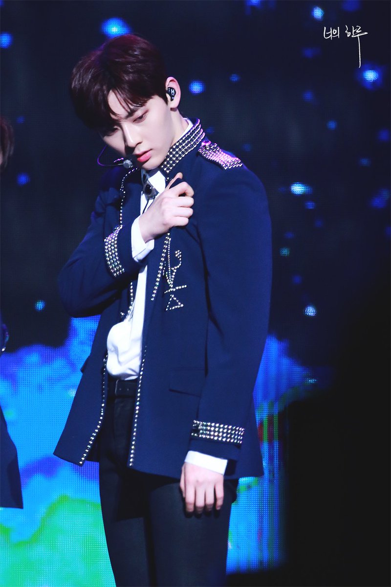 yourday0809's tweet photo. 180214 가온뮤직 #워너원 #황민현 #민현 #MINHYUN https://t.co/oVdBzBalOc