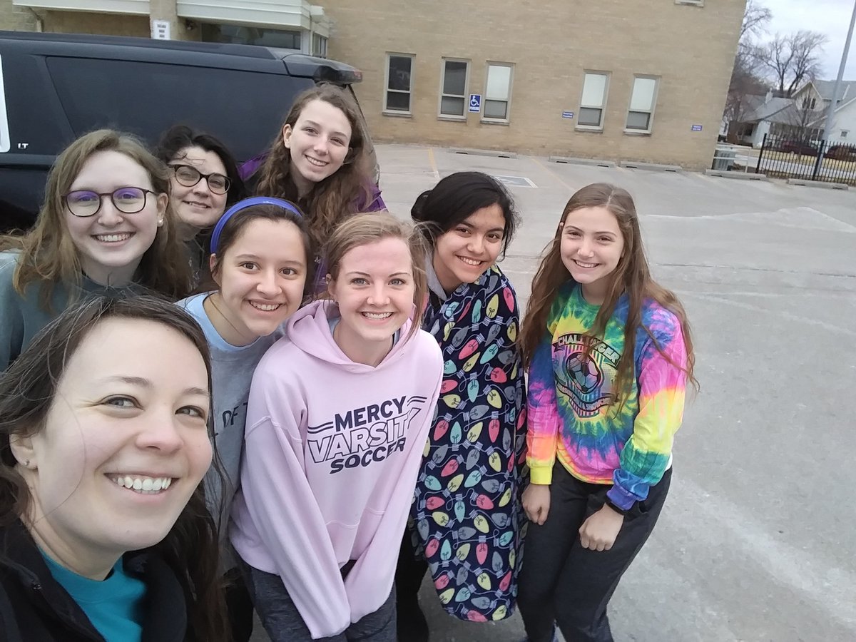 MHSMiller's tweet photo. ... and we're off! Chicago here we come! #spreadingmercytochicago https://t.co/FBy2K1my8r
