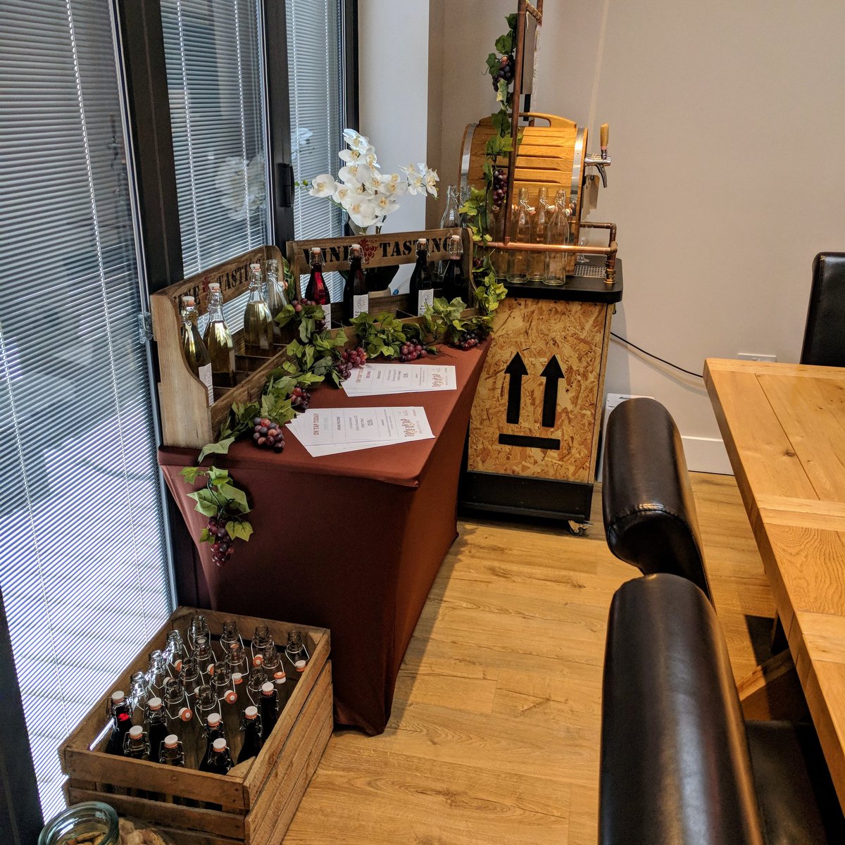 ToT_Wine_Refill's tweet photo. Great first Tipple on Tap wine tasting event 🍷#refillunit #wineontap #plasticfree #ethical #sustainable #trading #TOT https://t.co/ovQPLAukXf