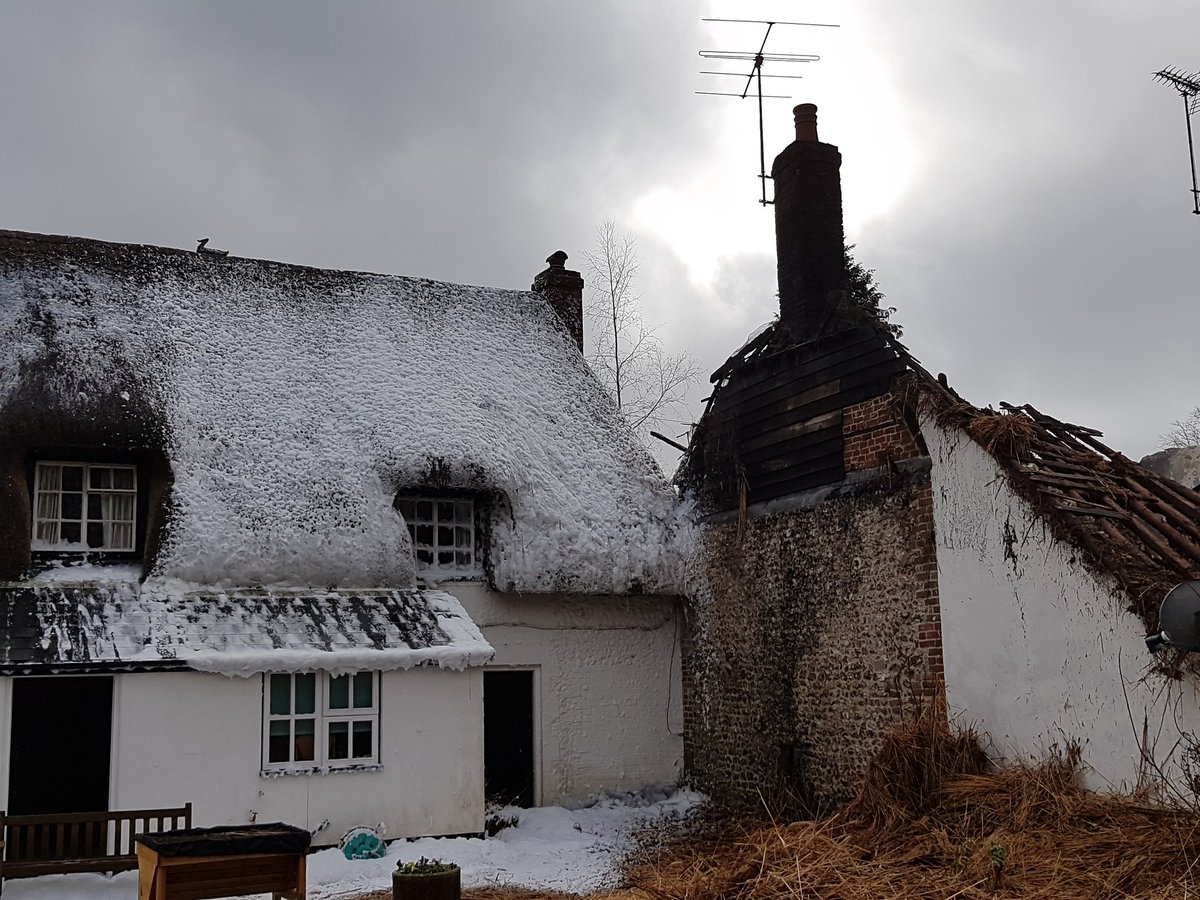 tasker_dan's tweet image. @Hants_fire A massive well done to all of the crews that attended the Monxton Thatch Fire overnight..Your dedication and hard fought efforts prevented an even more devastating fire...#OperationalEffectiveness #CAFS