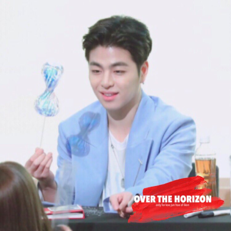 180304 #구준회 #아이콘 #iKON #사랑을했다 #고무줄다리기
신문물 선물뱓고 신났긔 나도 고거 신기하도라