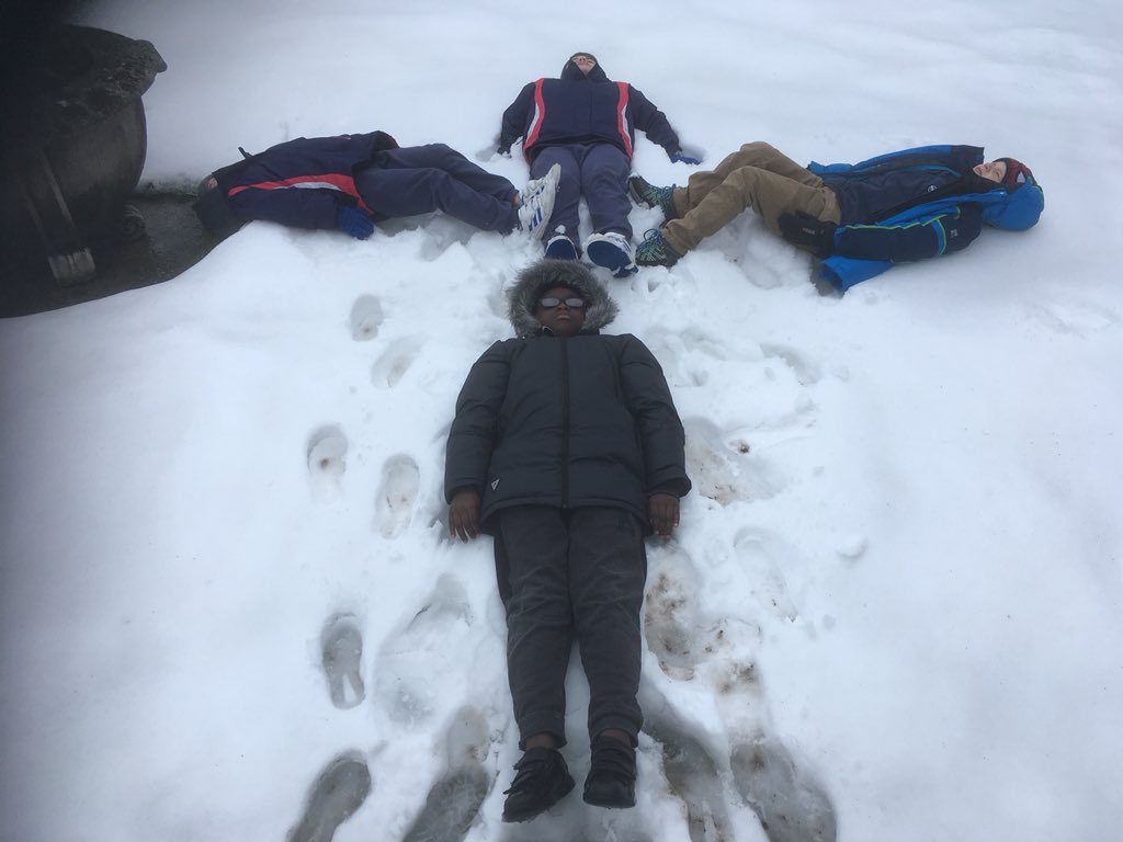 StSaviourCF24's tweet photo. @rectorneath @LlandaffDio @pohare @Geraint_Cerdd Inspired by your recent twitter posts - some of our young (and not so young) folk got together after Mass to create crosses using snow and what else they could find! #SundayMorning #snowday18 #lent18 Watch this space for more! https://t.co/C1bLZ36XYF