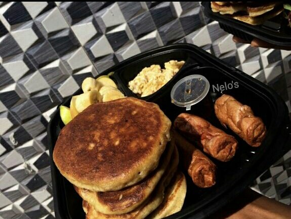 NwaBabyOne's tweet photo. Hey my Abuja people.
So I'm starting a Breakfast Food business.
A pack of Pancakes, Sausages, Eggs and Fruit. It goes for 2k(without delivery)
I'd appreciate if you guys could RT. https://t.co/4lWEZZCTzK