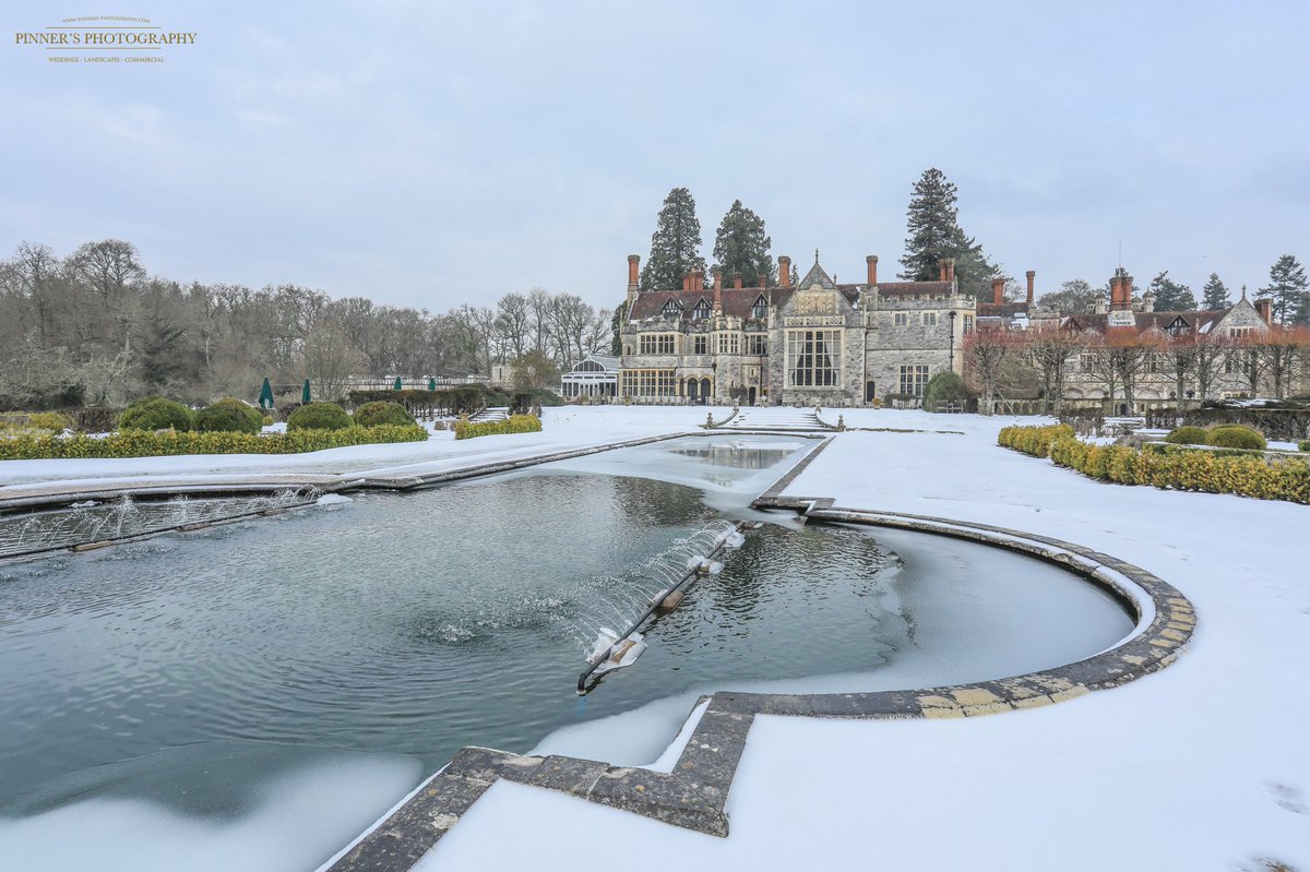 Matt_Pinner's tweet photo. i was passing @RhinefieldHouse while doing Photos in the #NewForest so I had to stop and see it in the Snow ⛄️ Really pleased I stopped here ⛄️ @BBCEarth https://t.co/D6BFtdtZNm