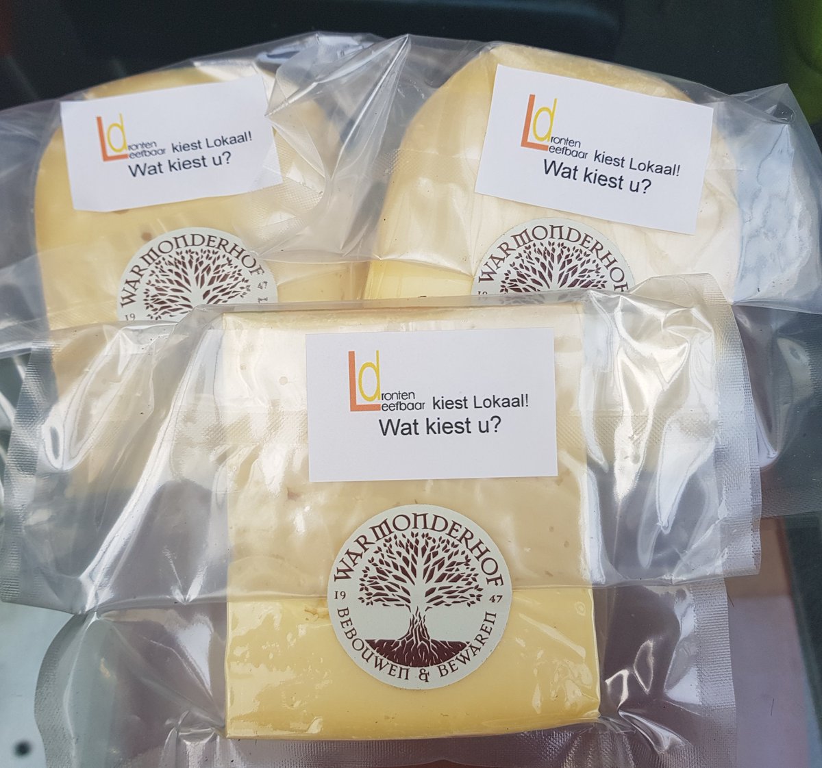 LEEFBAAR DRONTEN ZEGT HET MET KAAS
Campagne “weggevertjes” van LD; kaas uit onze eigen gemeente. 
Gewoon een mooi eerlijk product van eigen bodem waar we trots op kunnen zijn. 
Leefbaar Dronten kiest Lokaal!
Wat kiest u?
