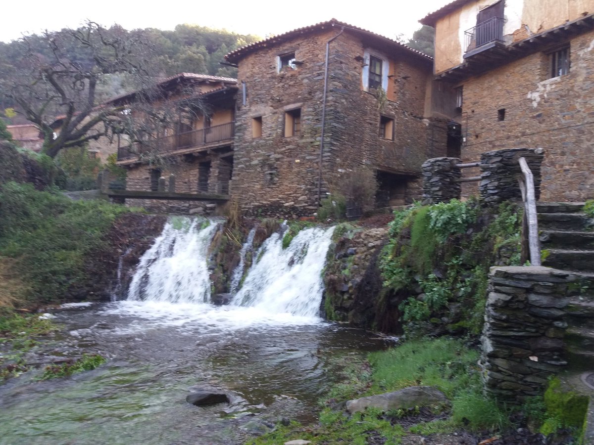 RobledilloDGata's tweet image. &quot;despues de la tormenta llega la calma&quot;
Hace un día esplendido para recorrer las calles angosta, con su arquitectura rural, que te transportaran a otra época
@RobledilloDGata #robledillodegata  #sierradegata #Extremadura