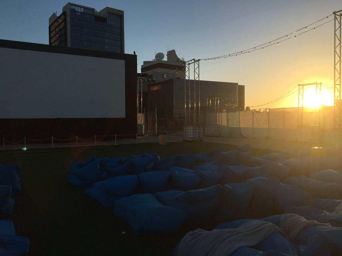 MS_WPWT's tweet photo. Rooftop cinemas are the best 🤙🏼
#city #rooftop #spacejam #chill #food #comfy #WAperth #perthcity https://t.co/Vvs6YirjL8