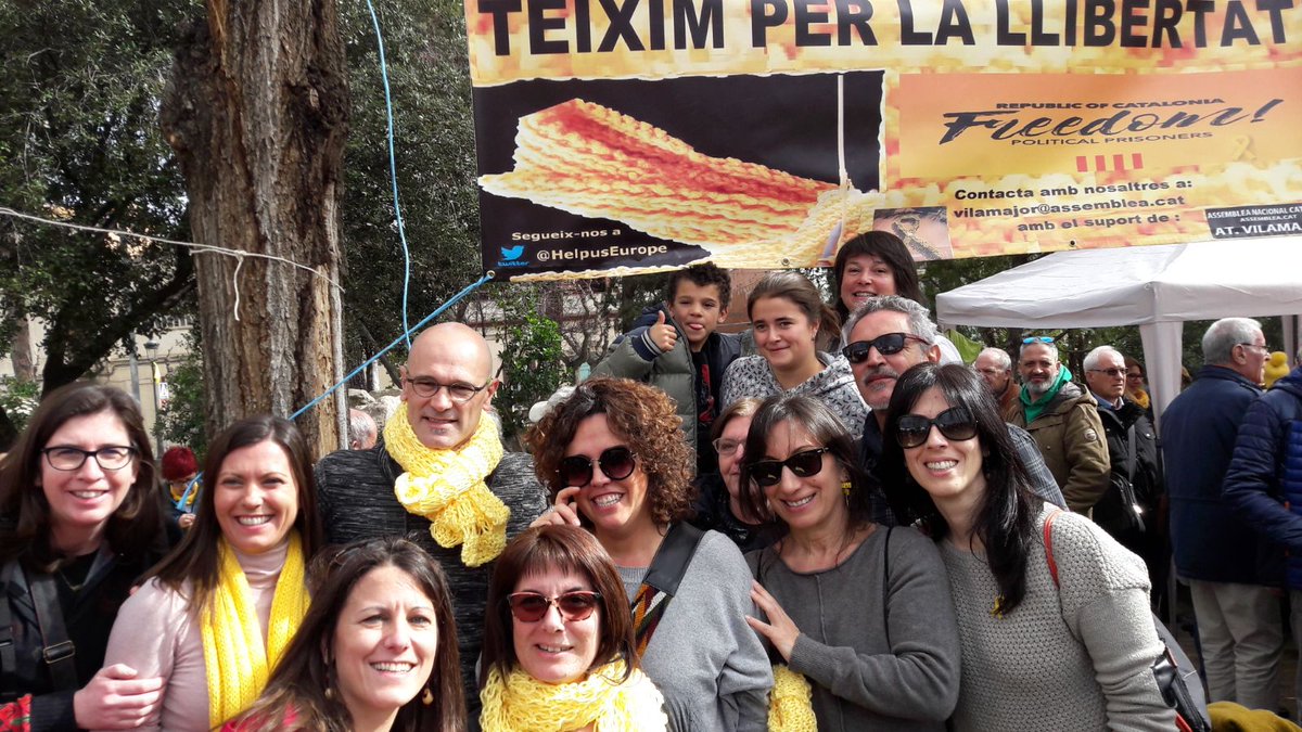 HelpusEurope's tweet photo. Vilamajor esta a punt per desplegar la bufanda de la llibertat. https://t.co/AVdqqicwiL