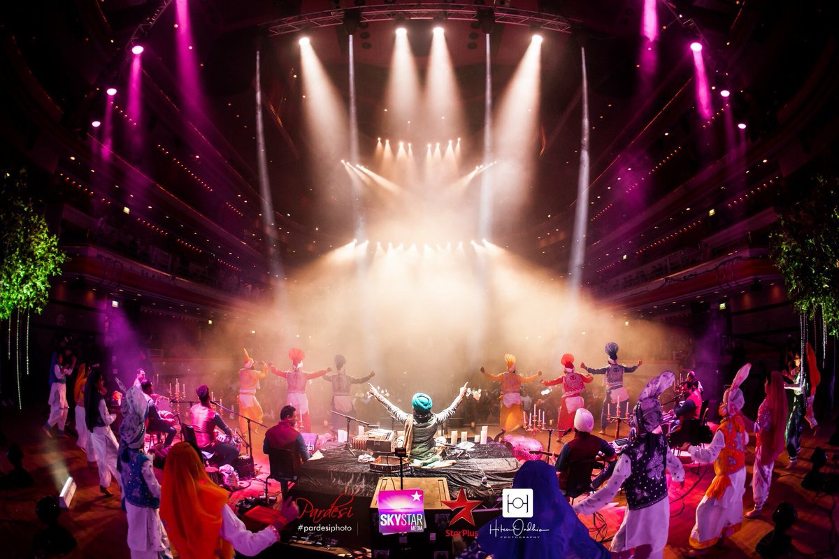 SkyStarMedia's tweet photo. No words just 🔥 @SufiSartaaj #sartaajlive2018 #uktour https://t.co/O2ksLps3bf