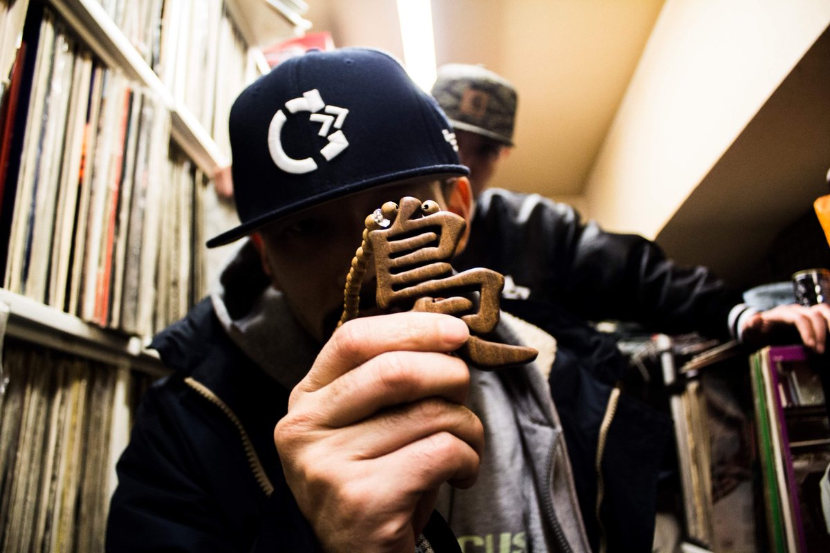 iamGQube's tweet photo. ■GUEST 紹介2!!■ 90年代、大阪に存在したラップグループ「DESPERADO」の一員としてシーンに存在を知らしめた「茂千代」幾度かの活動休止を経て 2008年 1stALBUM「NIWAKA」をリリース！！待望の来広となる今回をお見逃しなく！！LOGOFES 2013 feat.茂千代 https://t.co/7xEZWY9iQ9 https://t.co/iuE1l7wOet