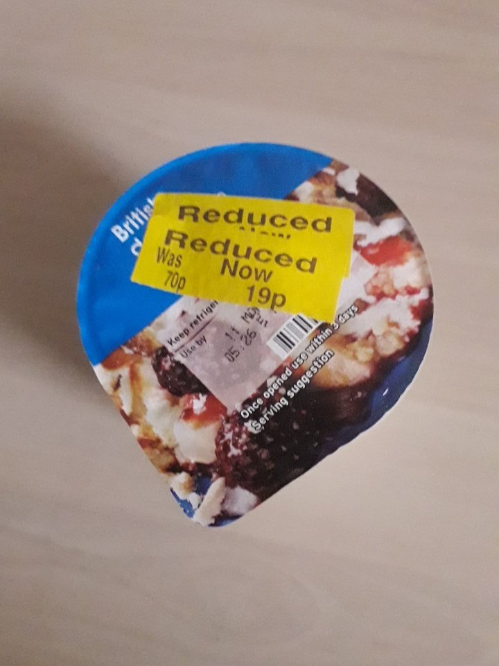 Debtfreedebby1's tweet image. picked this double cream up last night in the reduced section. going to have a go at making butter with it #yellowsticker #homemadebutter