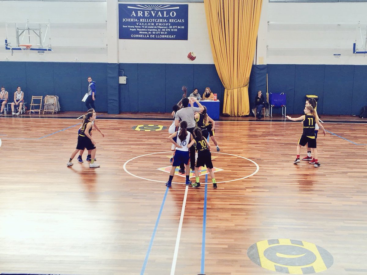 ASRBasketAlmeda's tweet photo. 🏀 #IF3ALM 56 - @CB_Granollers 55

Emoció, treball i esforç per part dels dos equips al llarg dels 40' que ens porten a un final de partit vibrant!!

#goAlmeda #jornadaAlmeda #basketAutèntic https://t.co/Xvrh5ZDHP7