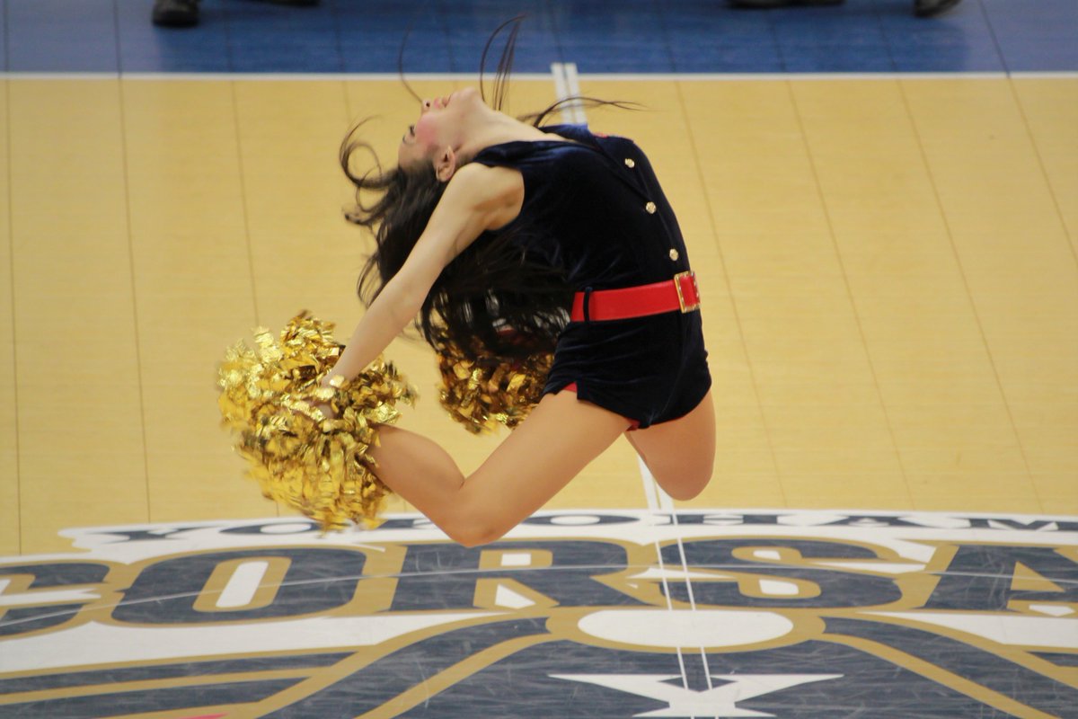 グラッデン Bリーグ 第21節 横浜ビー コルセアーズ チアリーダー B Rose 番外編 18 03 04 パフォーマンス時に偶然撮影できていた美しいフォームのエビ反りジャンプ チア さん 超スゲェ と心の中で叫んでおりました Bチア