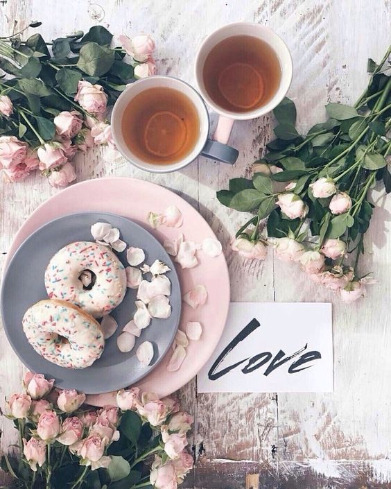 ... HAPPY SUNDAY GIRLS ...
love, ciambelle e colazione a letto 💝

#sundays #love #relax #happysunday