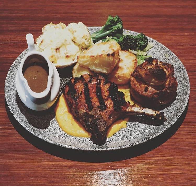 berrystbk's tweet photo. Our Sunday roasts are on all day come &amp; choose your weapon (choice of meats)  #cocktails #pints #beers #curer #ale #alcohol #bar #pub #restaurant #berryst #liverpool #bar #kitchen #beerporn #foodporn #alcoholporn #cocktailporn #sundayroasts #sundaydinner https://t.co/6ja9EFl1VY