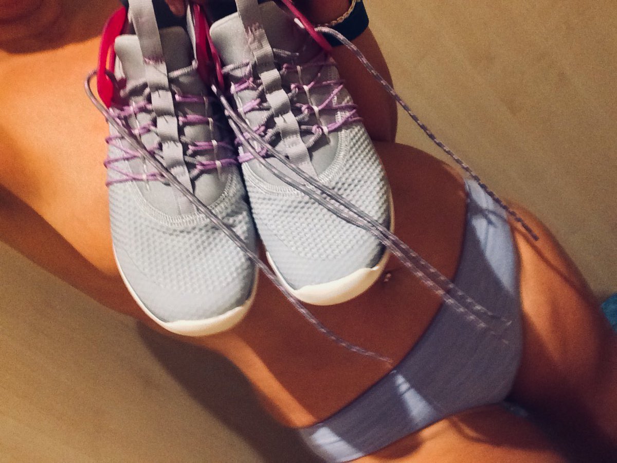 BlancoGoGo's tweet photo. Bonus Sunday #GymLockerPic
My lingerie never matches, but at least my gym gear does... https://t.co/dtPlZc4hqK