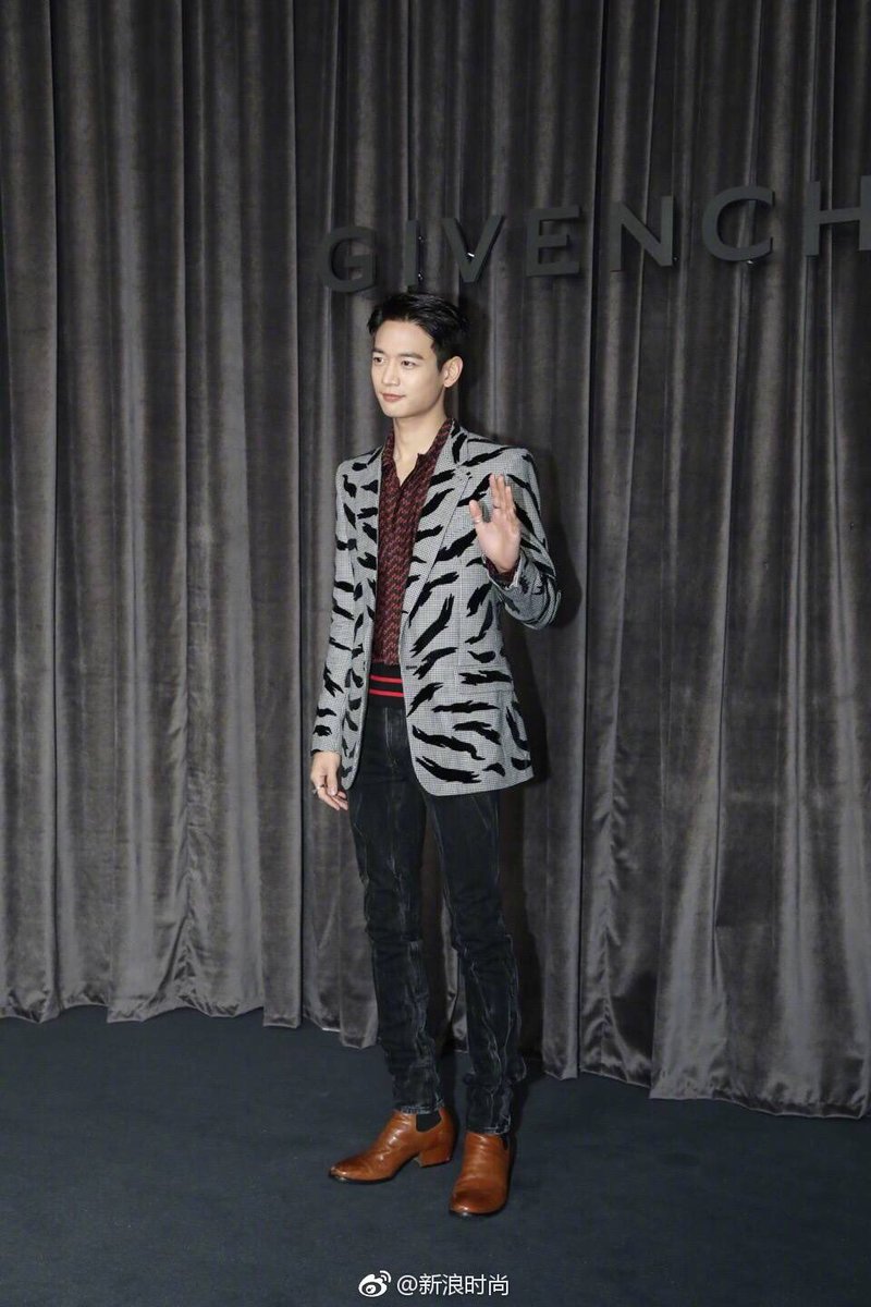 SWEET2MIN_TH's tweet photo. 180304 #Minho - ‘Givenchy Spring 2018 Couture Collection’ at Paris Fashion Week
#FW18COLLECTION
©︎ -IF时尚- , 新浪时尚 https://t.co/jMIHxWxErA
