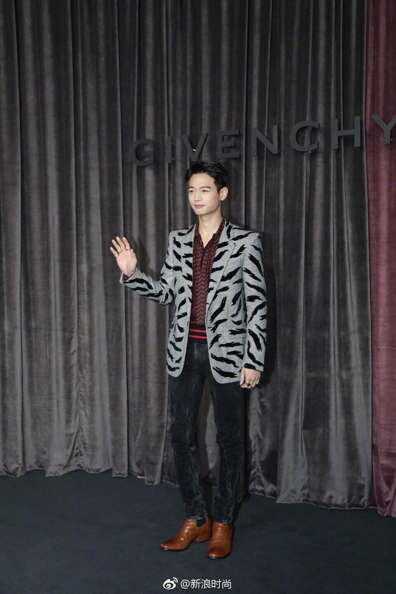 SWEET2MIN_TH's tweet photo. 180304 #Minho - ‘Givenchy Spring 2018 Couture Collection’ at Paris Fashion Week
#FW18COLLECTION
©︎ -IF时尚- , 新浪时尚 https://t.co/jMIHxWxErA