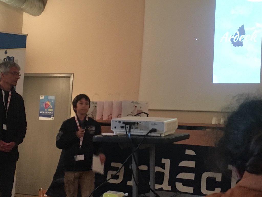 datactivi_st's tweet photo. 5ème projet : Ardeck, proposer de nouvelles expériences touristiques avec une application mobile. 
👏à Saul (13 ans) qui a tenu toute la durée du hackathon et qui a pitché son projet :) #hack07 #opendataday https://t.co/44J0JeRAqC