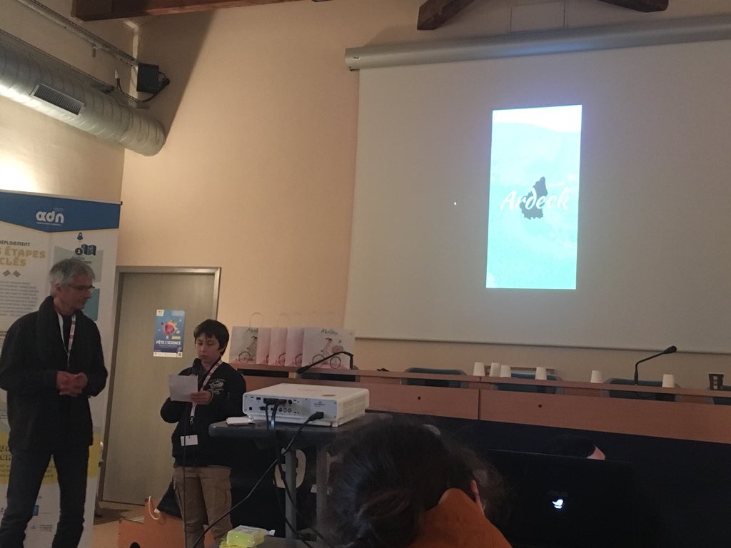 datactivi_st's tweet photo. 5ème projet : Ardeck, proposer de nouvelles expériences touristiques avec une application mobile. 
👏à Saul (13 ans) qui a tenu toute la durée du hackathon et qui a pitché son projet :) #hack07 #opendataday https://t.co/44J0JeRAqC