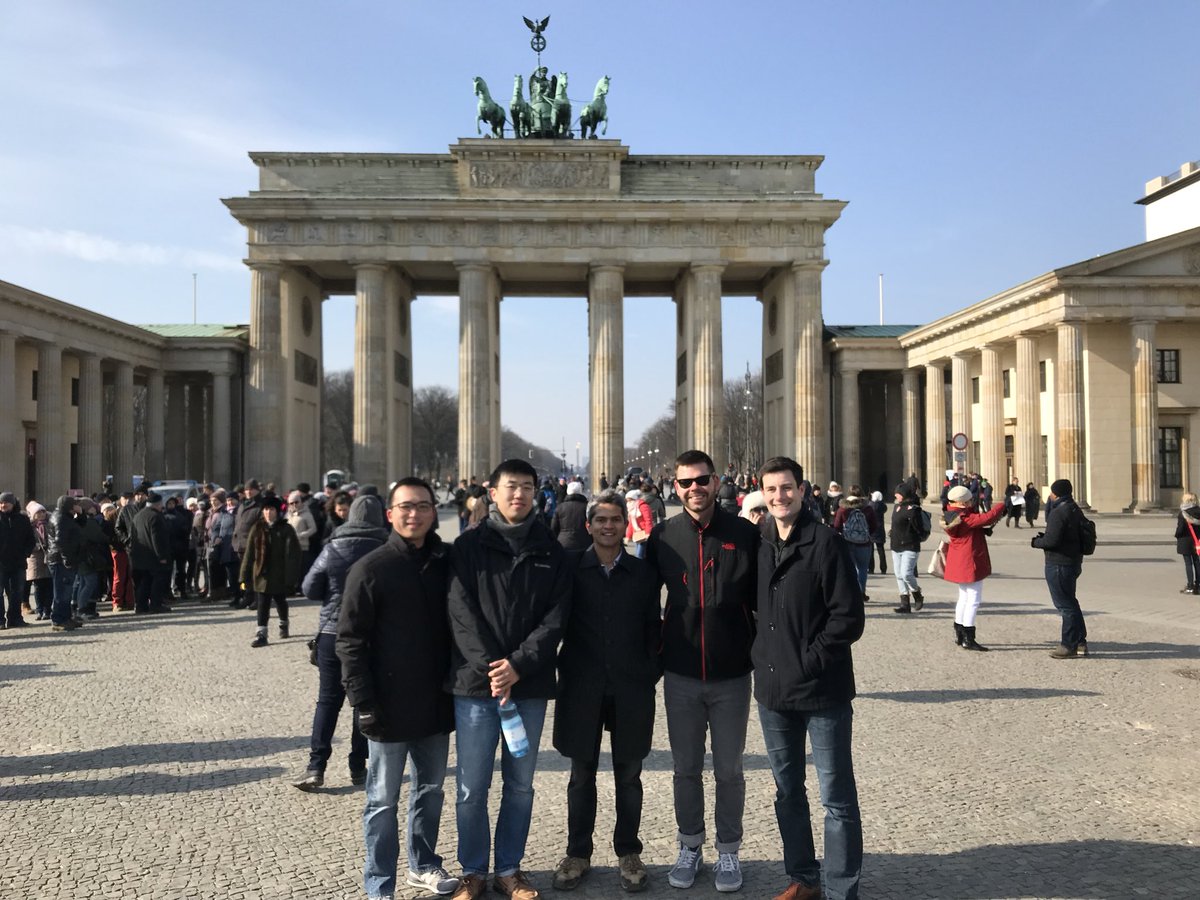 chua_jp's tweet photo. Peace and Unity: Team BBraun at the Brandenburg Gate. #MSBGlobal https://t.co/0oqGOt9vDZ