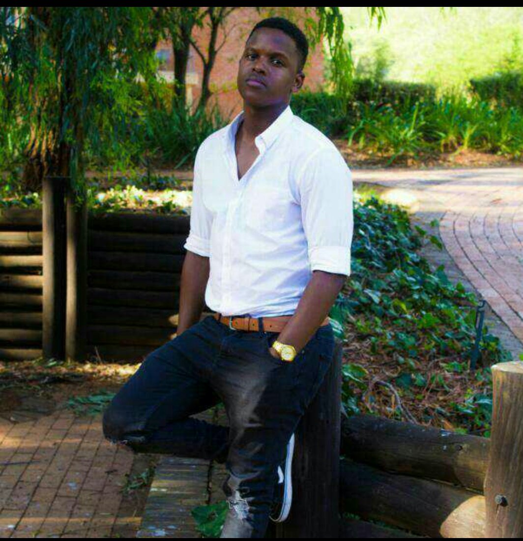 NobuhleMbonamb2's tweet image. Last year he opened his events management company. He was doing his forth year at TuT. Then this year he decided to start driving for taxify. At 21, he was burnt alive in the boot of the taxify car in Pretoria.
#JusticeForSiyabonga