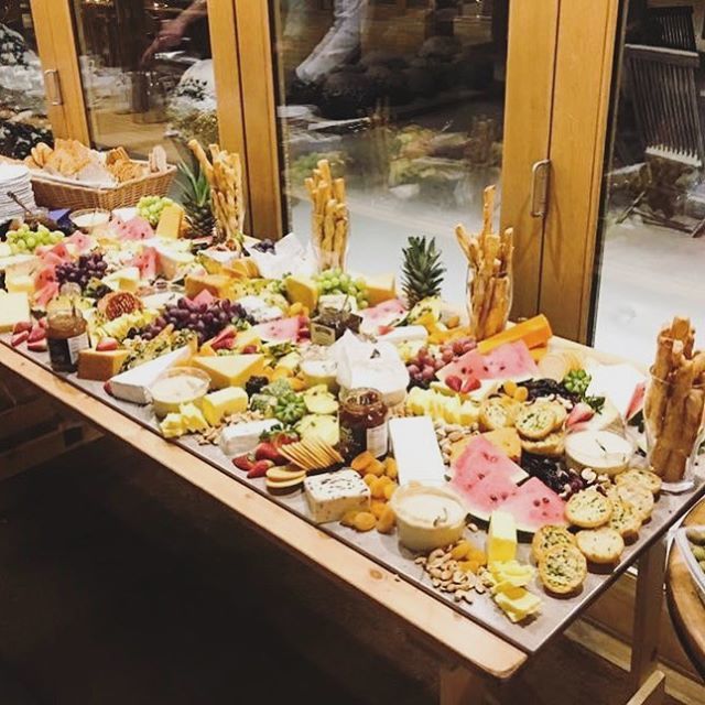 NannyShecando's tweet photo. Cheese goals 🙌🏻 #GandHsayIdo #cheeseplatter https://t.co/mHJOoF980R https://t.co/YjFVGC9U0A