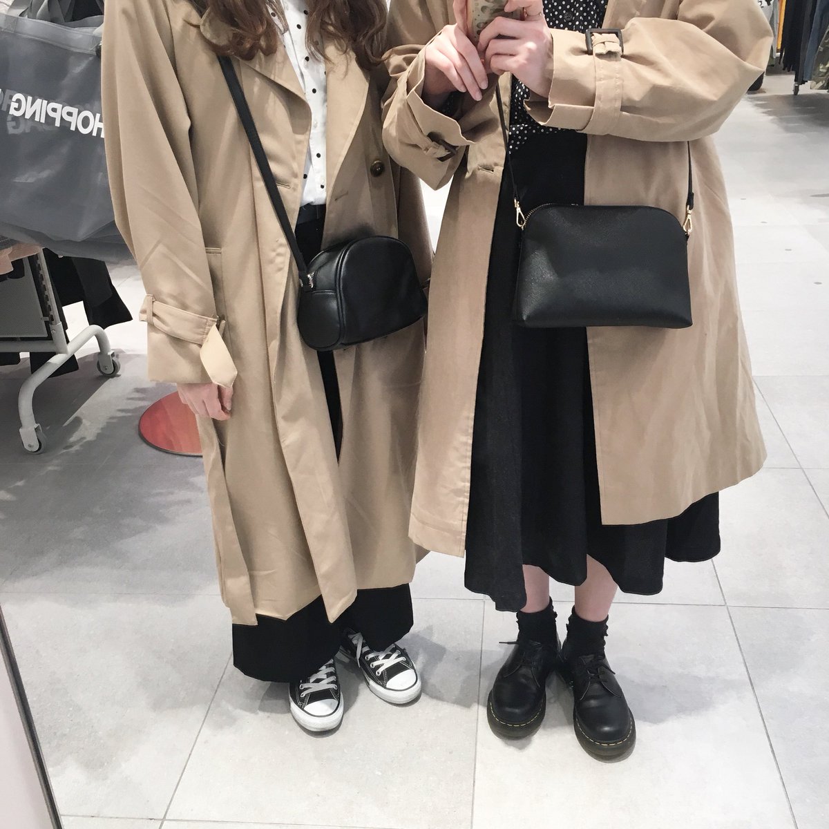 odaxhira's tweet photo. ·
.
.
.
·
 dot × trench coat × shoulder bag  𓂅𓂅𓂅
black &amp; white  #code #bff
.
.
.
.
.
#らぶりつください 🧚‍♀️ https://t.co/Yss73tdUMr