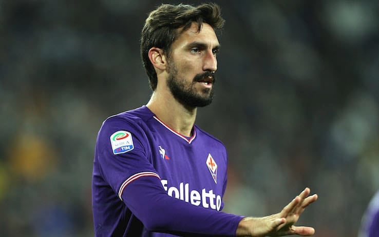 ActuFoot_'s tweet photo. Le capitaine de la Fiorentina, Davide Astori, est décédé d’une crise cardiaque cette nuit dans sa chambre d’hôtel à Udinese, où l’équipe devait jouer aujourd’hui. Il avait 31 ans. #RIP https://t.co/fxEREwimhW