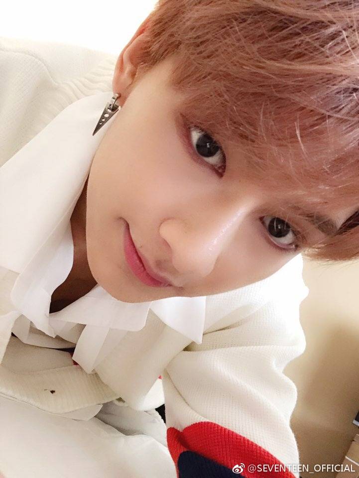 SVTGlobal's tweet photo. [PIC] 180304 SEVENTEEN_OFFICIAL weibo: 最近吃的太嗨……
#文俊辉#
#JUN文俊辉# 

@pledis_17 #세븐틴 #ㄹ https://t.co/mQj7PHuX3H