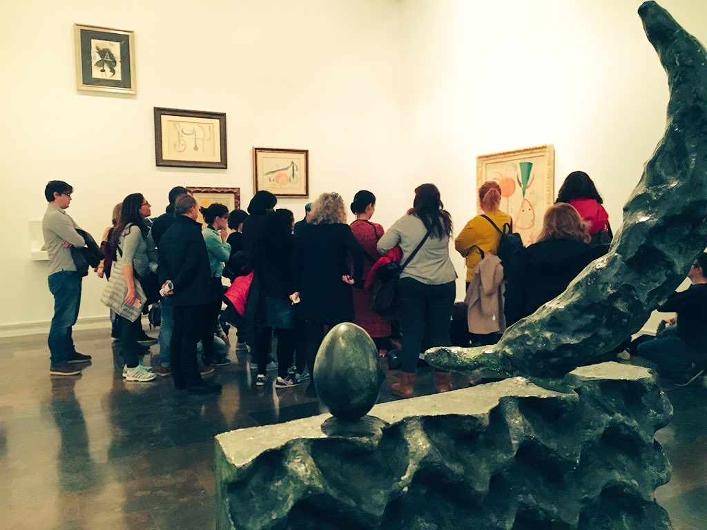 equip351's tweet photo. Bon dia família!! Nova sessió de #ProjecteUbú a @gva_IVAM entre súper peces de #Miró! De la mà de l’avi Joan acabem amb la pintura! 👩🎨👨🎨 https://t.co/e1YjVeD8Gk