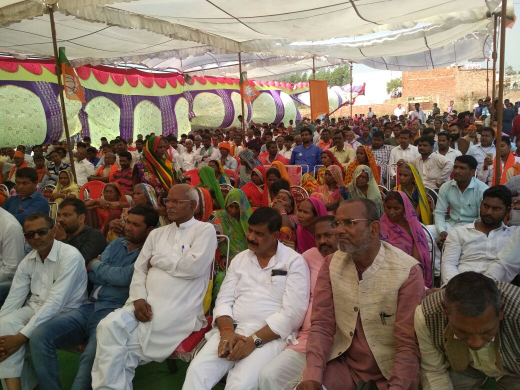 HimanshuD_'s tweet photo. #ऊप_चुनाव_गोरखपुर_लोकसभा के #गुलरिहा मे भाजपा कि चुनावी जनसभा मे प्रदेशअध्यक्ष मां.श्री डॉ.@DrMNPandeyMP जी,प्रत्याशी #उपेन्द्र_दत्त_शुक्ला जी,@BijayKDubey (पुर्व जिलाध्यक्ष #BJPDEORIA),अजय कुमार दूबे
#Vote4bjp #ramlalbjp #Sunilbanshalbjp #KalrajMishra #SHIVKUMARPATHAK https://t.co/7PdKgQ2pMX