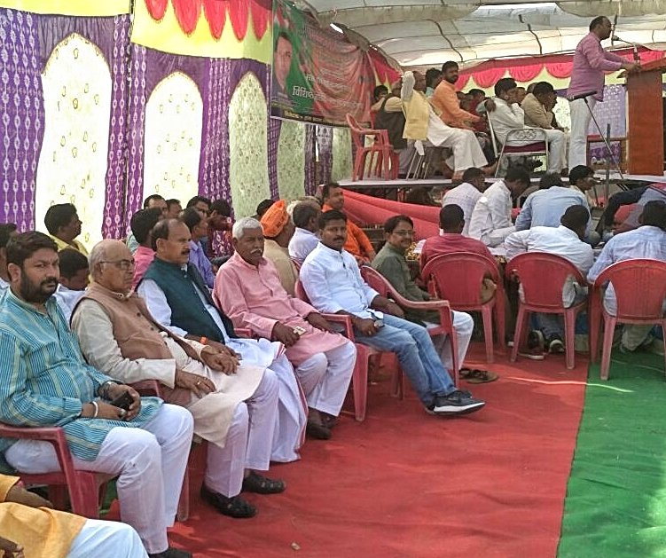 HimanshuD_'s tweet photo. #ऊप_चुनाव_गोरखपुर_लोकसभा के #गुलरिहा मे भाजपा कि चुनावी जनसभा मे प्रदेशअध्यक्ष मां.श्री डॉ.@DrMNPandeyMP जी,प्रत्याशी #उपेन्द्र_दत्त_शुक्ला जी,@BijayKDubey (पुर्व जिलाध्यक्ष #BJPDEORIA),अजय कुमार दूबे
#Vote4bjp #ramlalbjp #Sunilbanshalbjp #KalrajMishra #SHIVKUMARPATHAK https://t.co/7PdKgQ2pMX