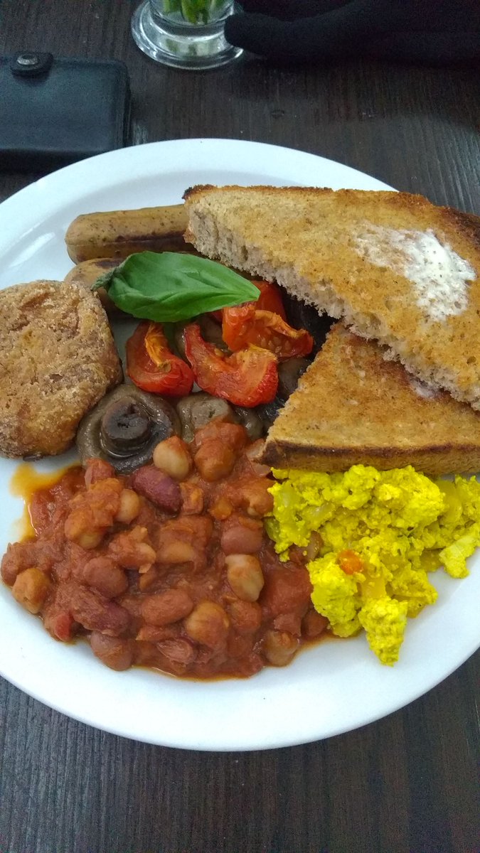 Full vegan breakfast @rootsloungebri1 includes vegan black pudding! My first taste of scrambled tofu and definitely not my last. One of the best breakfasts in #Bristol #veganbristol