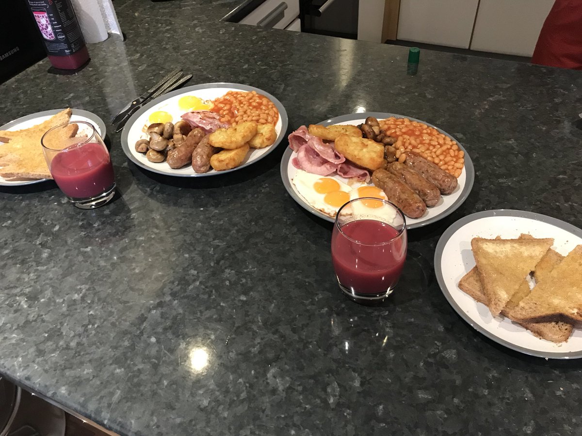 hlb__x's tweet photo. I’m unsure I ran enough today to warrant this breakfast however I make a bloody good fry up. @brownige7 you better marry me quick before I put this as my tinder profile pic 😉👋 #ByeBae https://t.co/nCyfSaKtOg
