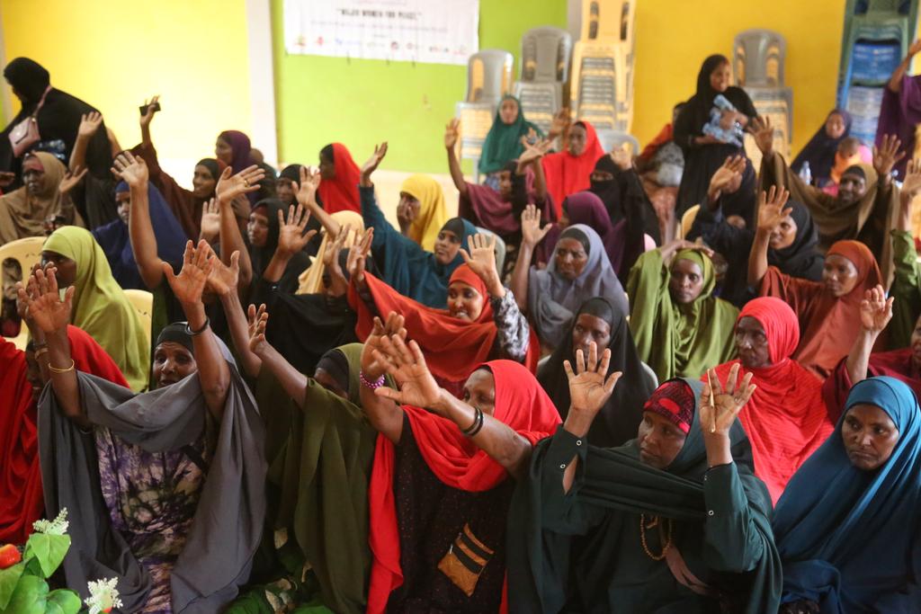 SistersRise's tweet photo. Day three of the #WajirwomenForPeace workshop. Women from Eldas community showed up in large numbers to call for peace and unity in Wajir. Specail thanks to our Peace Partners: @JetwaysAirlines @StarFM_Kenya @WajirCountyKE  @TakafulAfrica @NCIC_Kenya @fcb_interact https://t.co/6zv8MvOhIW
