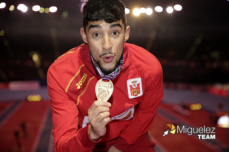 La jornada de ayer dió mucho de que hablar por la descalificación de Oscar Husillos, pero no olvidemos de de la Medalla de Bronce Saúl Ordóñez que ganó en 800m

Podéis ver la galería de ayer tarde en <a href="/atletismoRFEA/">atletismoRFEA</a> > rfea.miguelez.photos/evento/48/0303… 
#atletismo #Birmingham2018 #deporte