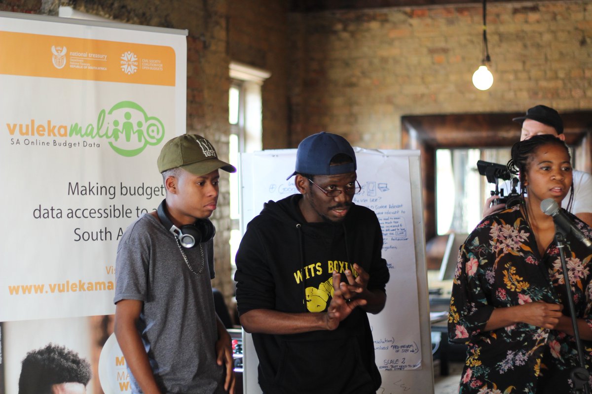 TiyaniTee's tweet photo. Team Amagwayi trying convince the judges at #NTBDHack https://t.co/vGAyj19el1