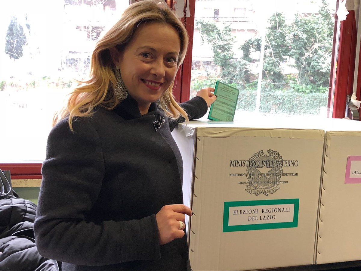 GiorgiaMeloni's tweet photo. E voi, Sorelle e Fratelli d'Italia, siete già andati a votare? 

#elezionipolitiche2018 #4Marzo2018 https://t.co/vYakQ0hctp