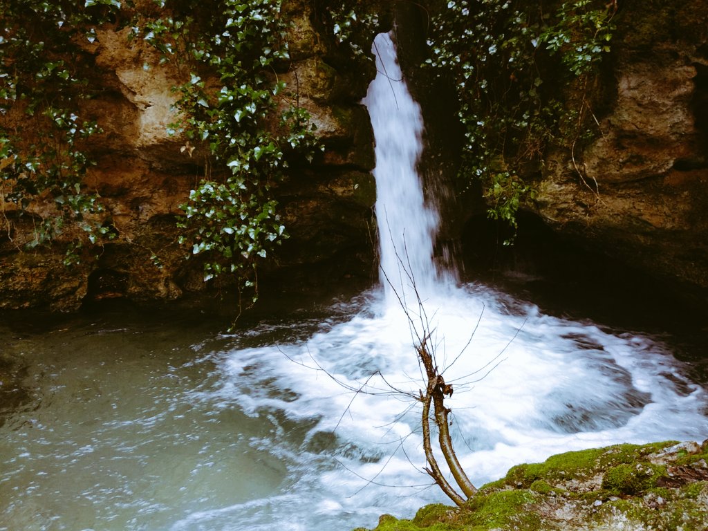 Granadinodejae1's tweet photo. Cascada e Jabalcúz, bendita agua https://t.co/fMb3ps8cIC