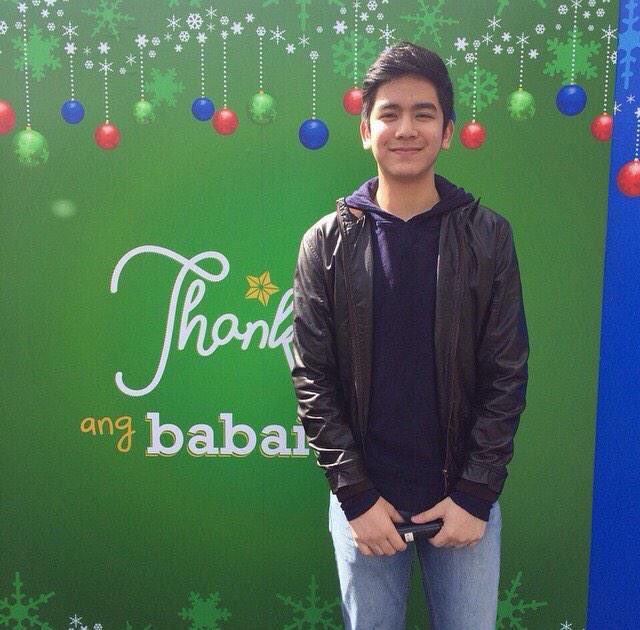 jeg_team's tweet photo. Today’s vote to my favorite Pinoy celeb ,you, @iamjoshuagarcia ! Still the same humble and approachable guy. Remember this first encounter with you:-)

#KCA #FavPinoyNewbieJoshua https://t.co/vMBUsh8FTh