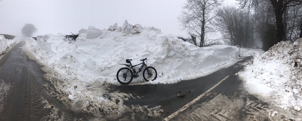 Fundraiser_TV's tweet photo. Mountain of #snow. Photo taken near Edgeworth, Gloucestershire. https://t.co/CiJcTL5iop