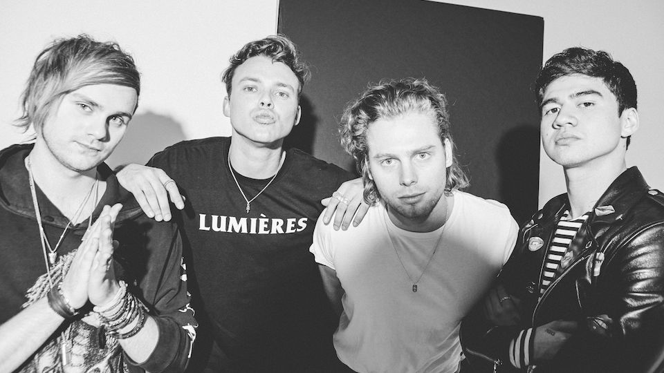 vivaonline's tweet photo. .@5SOS haben verraten, ob sie sich eine @onedirection Reunion wünschen ... oder eben nicht: https://t.co/0SixnvpD7c https://t.co/VYyDsdSxhu